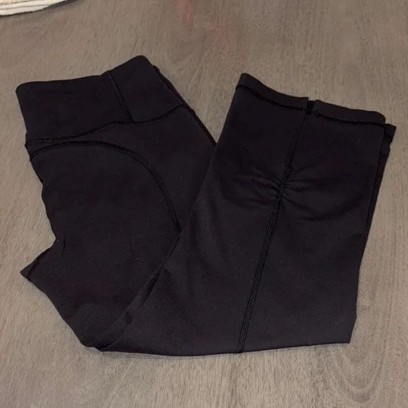 Lululemon Athletica Black Cropped Ankle Pants - Picture 3 of 9
